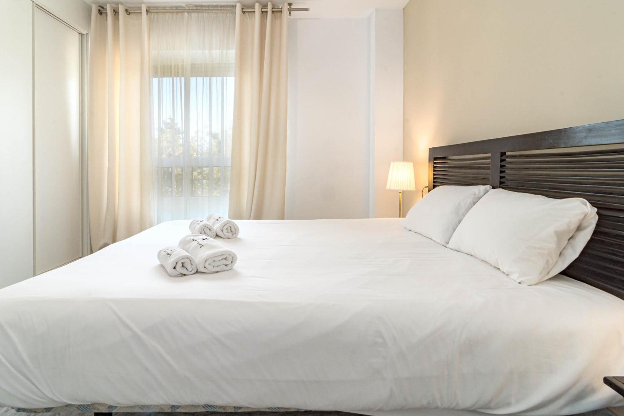 Lovely And Spacious 3-bedroom Apartment, 150m Walk To The Appartement Marbella