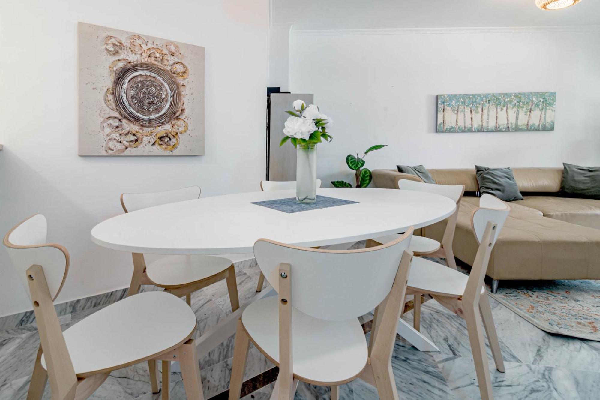 Lovely And Spacious 3-bedroom Apartment, 150m Walk To The
