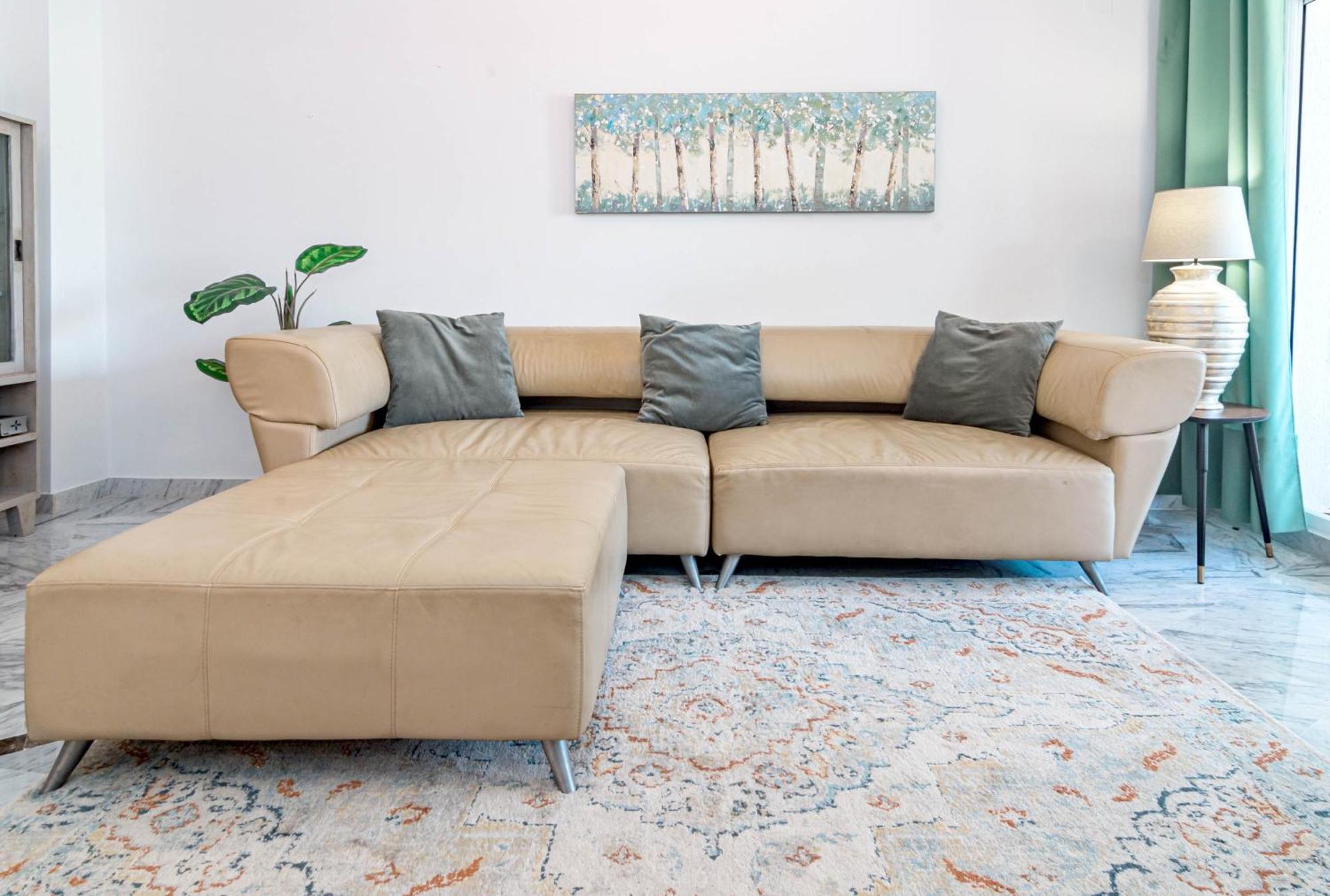 Lovely And Spacious 3-bedroom Apartment, 150m Walk To The Appartement *