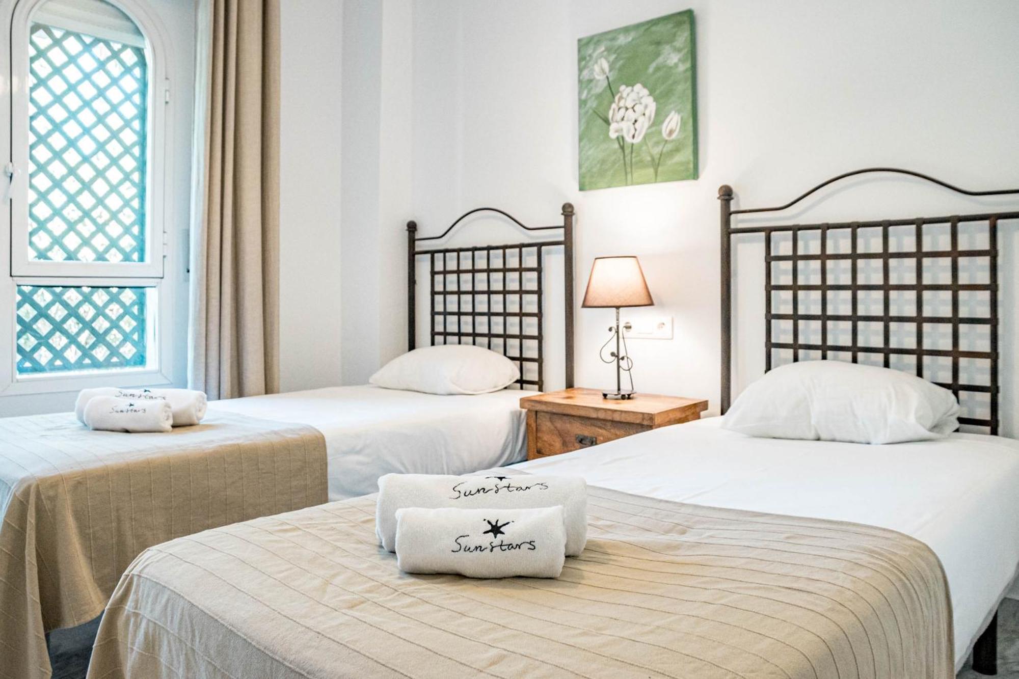Lovely And Spacious 3-bedroom Apartment, 150m Walk To The Appartement Marbella