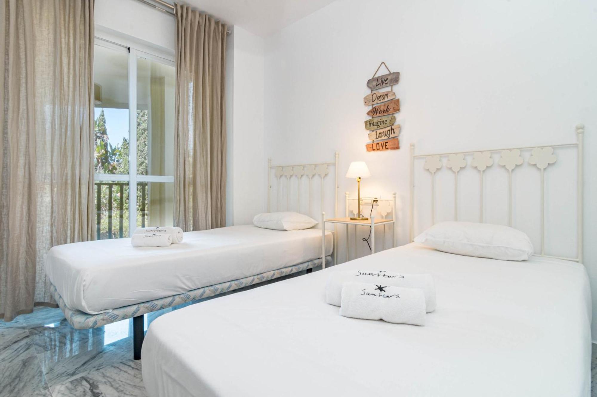 Lovely And Spacious 3-bedroom Apartment, 150m Walk To The Appartement