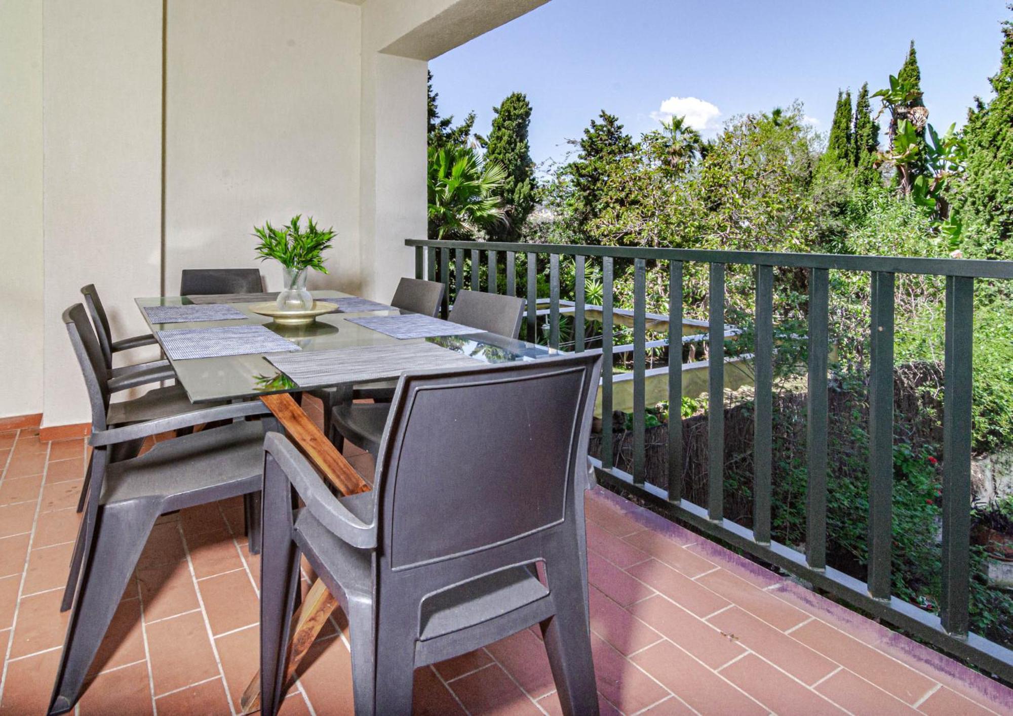 Lovely And Spacious 3-bedroom Apartment, 150m Walk To The Appartement Marbella