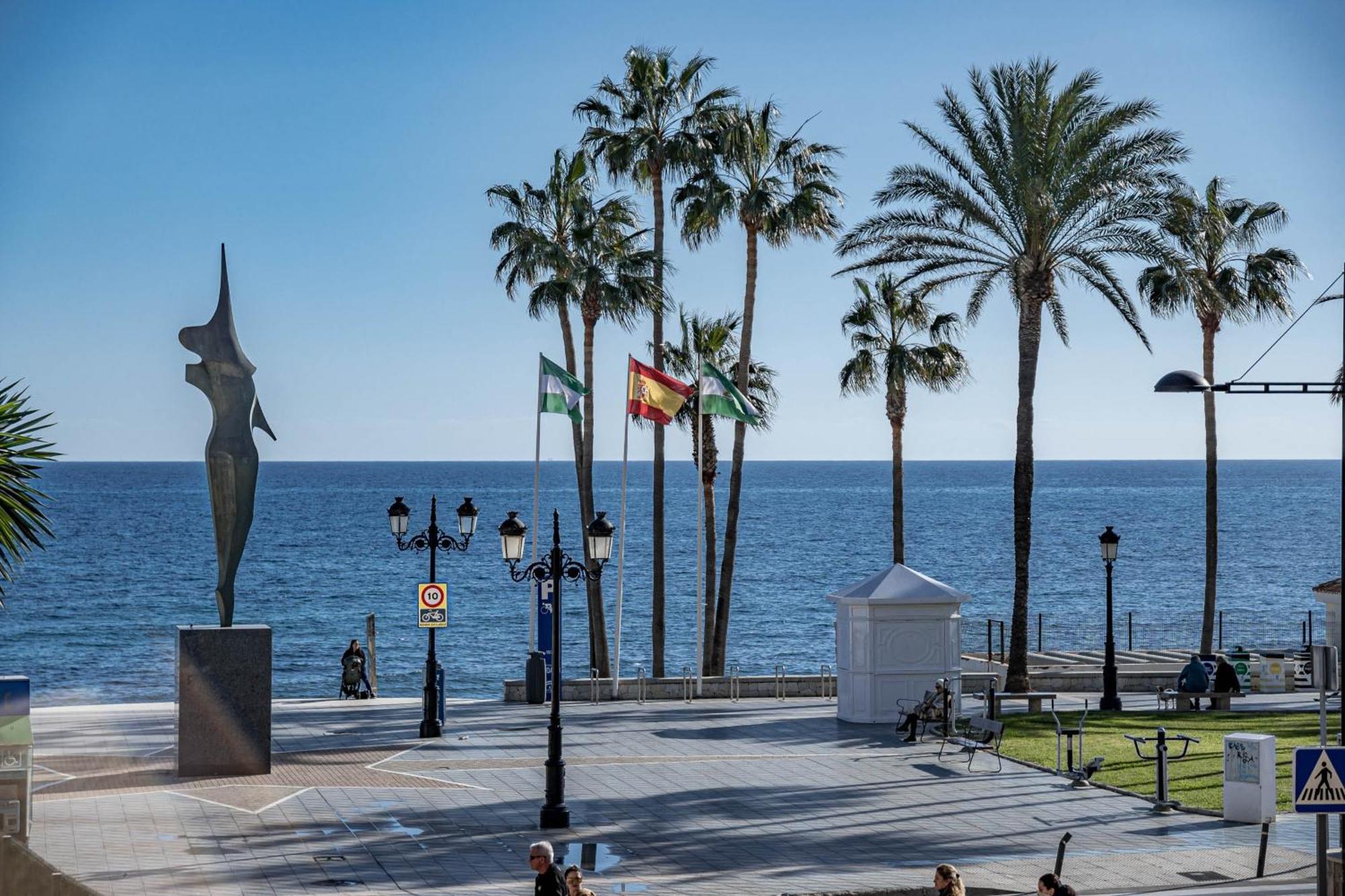 Appartement Lovely And Spacious 3-bedroom Apartment, 150m Walk To The *