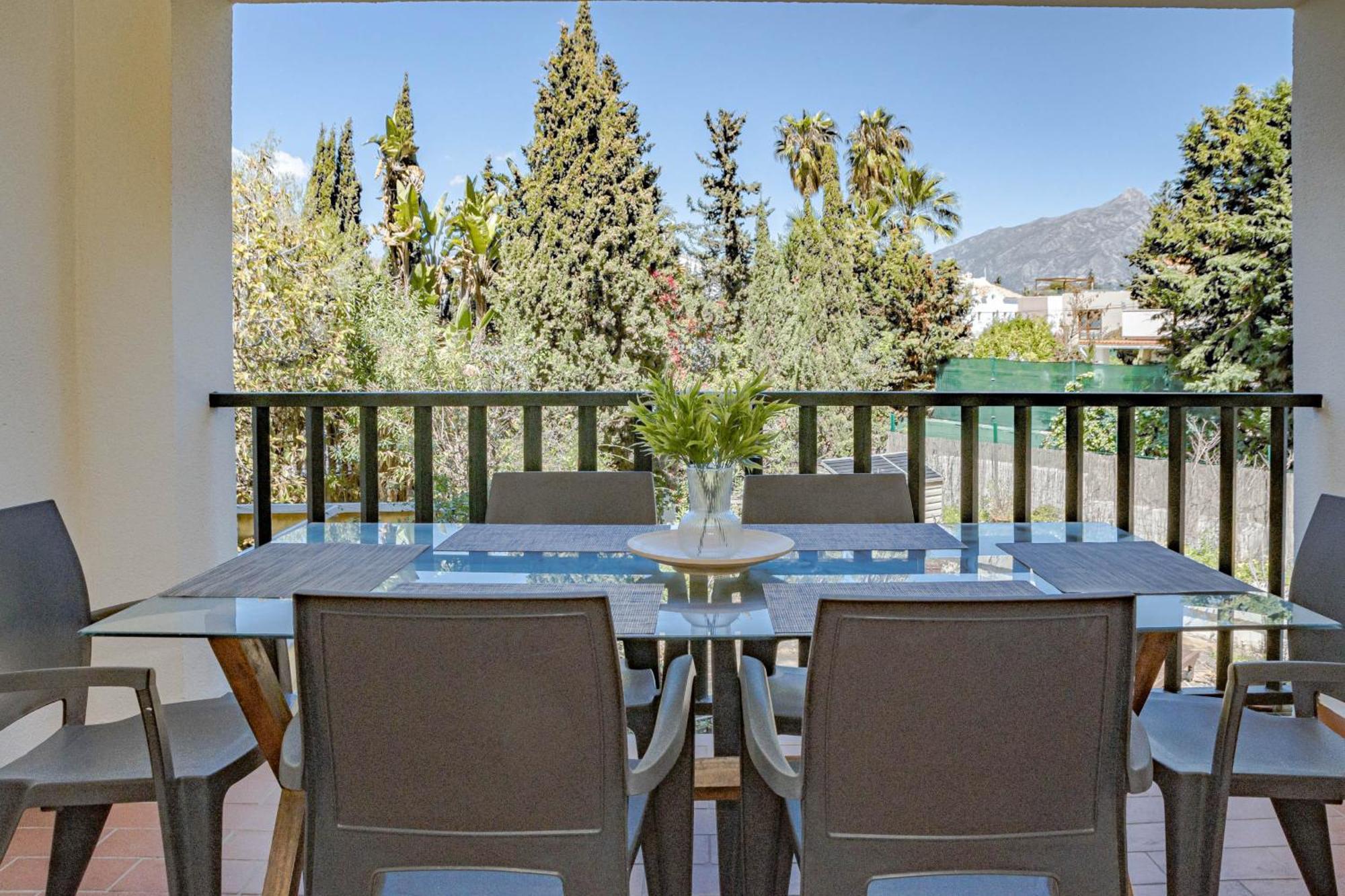 Appartement Lovely And Spacious 3-bedroom Apartment, 150m Walk To The Marbella
