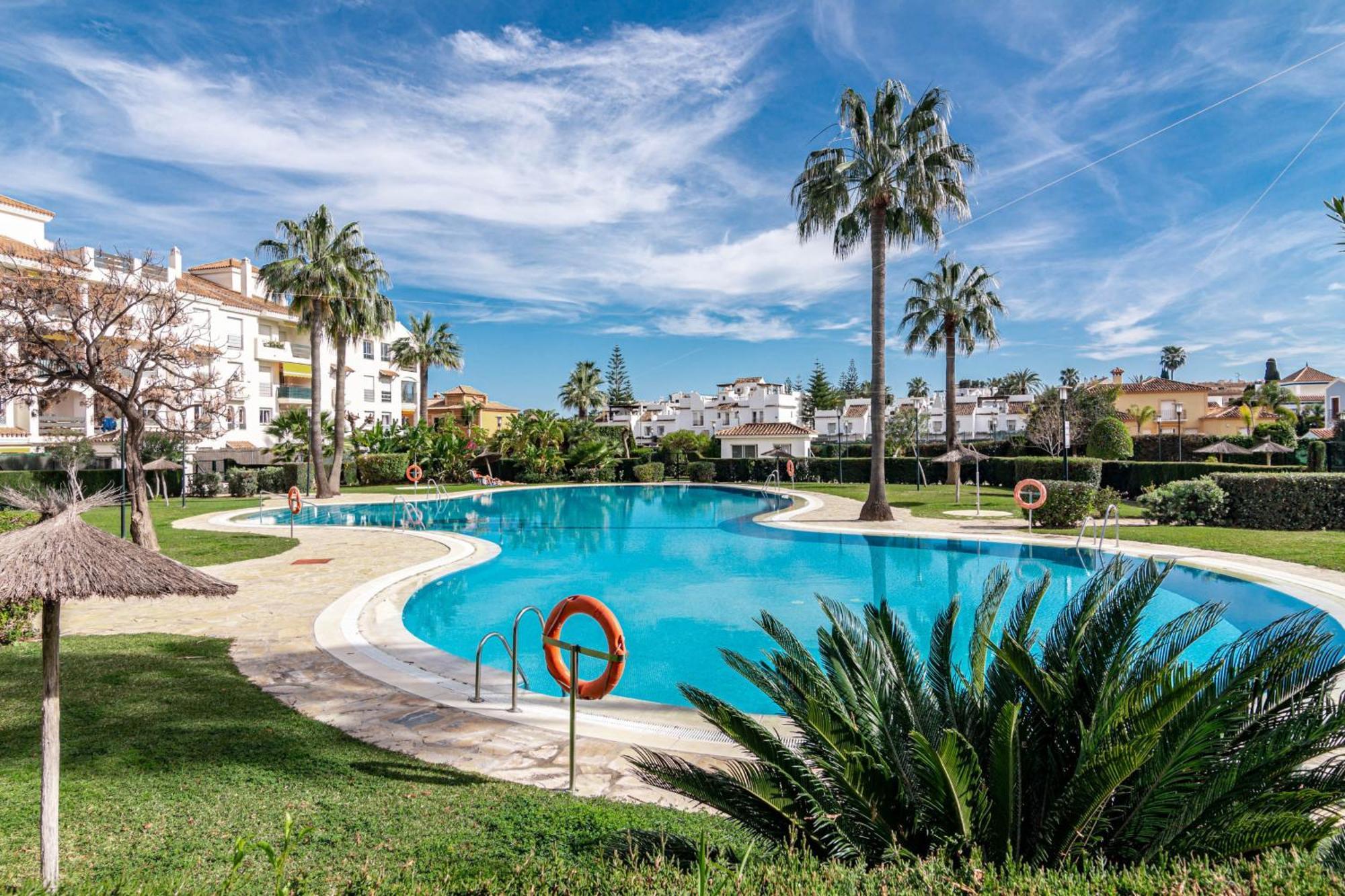 Lovely And Spacious 3-bedroom Apartment, 150m Walk To The Appartement